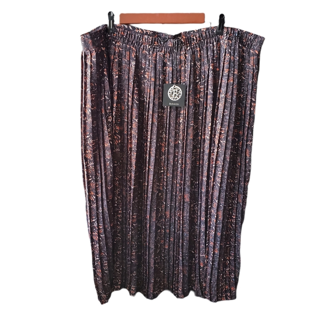 Pleated midi skirt